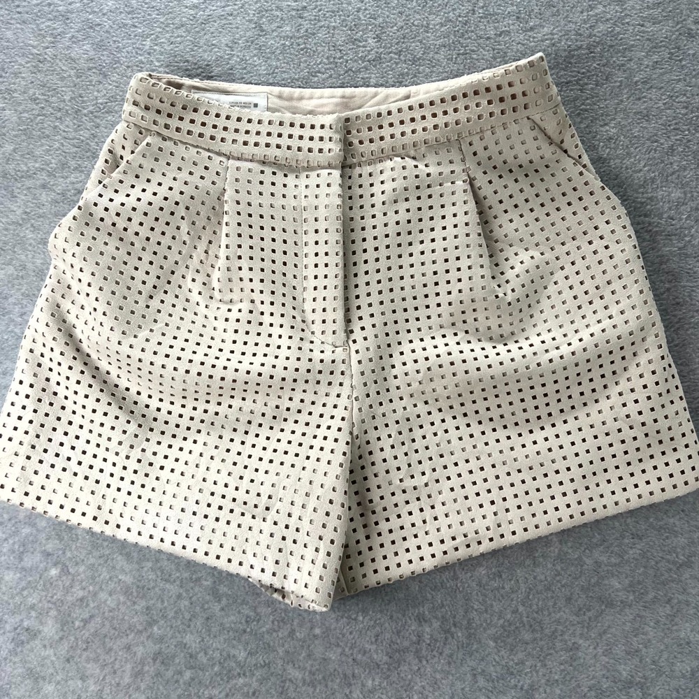 Zara Faux Suede Eyelet Shorts Womens XS Beige Pleated Slash Pocket Flat Front